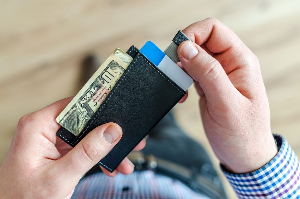money, wallet, finance-3219289.jpg